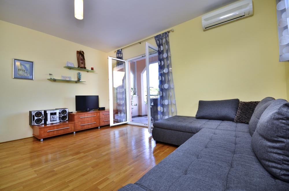 Apartments Luka Toni Krvavica Ngoại thất bức ảnh